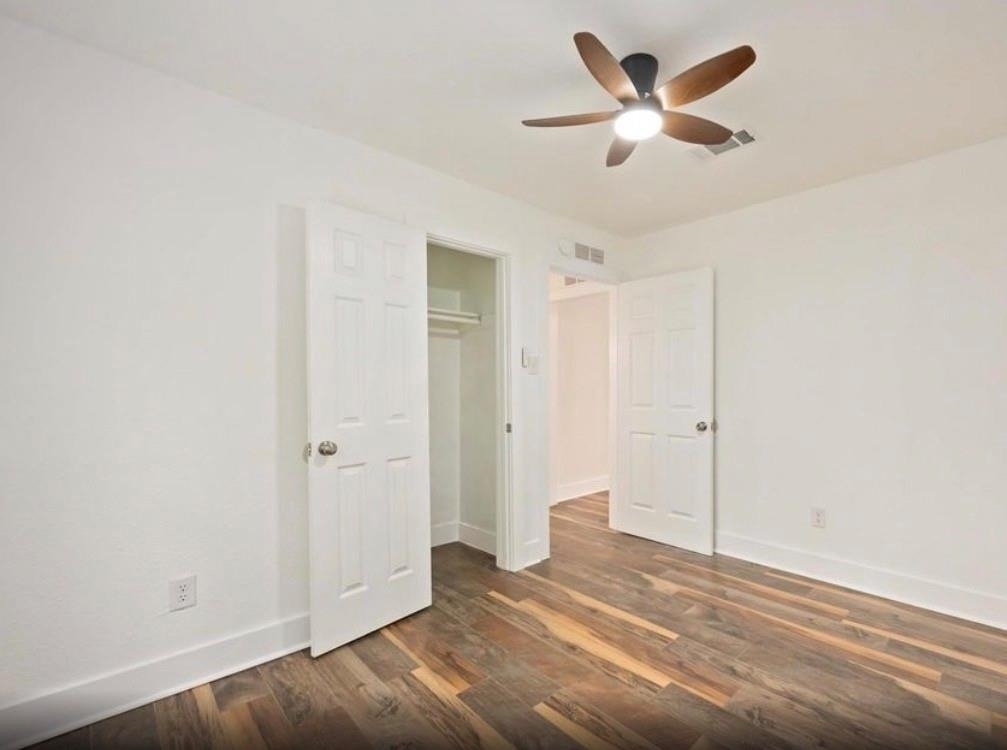 6043 Lyndhurst Drive - Photo 5