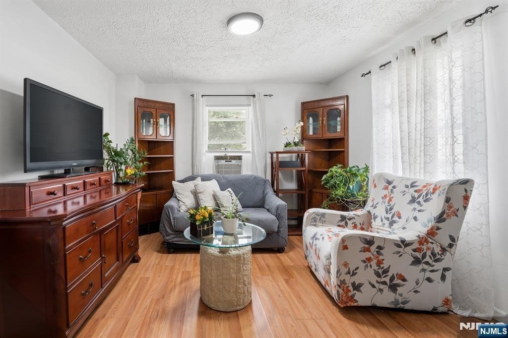 61 Union - Photo 1