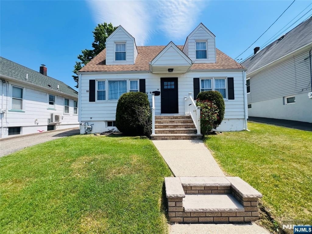 18 Pershing - Photo 0