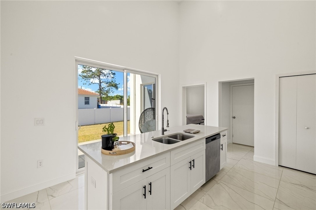 840 Carpenter Street E - Photo 7