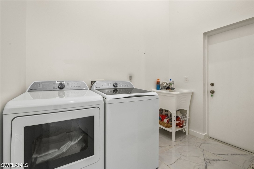 840 Carpenter Street E - Photo 10