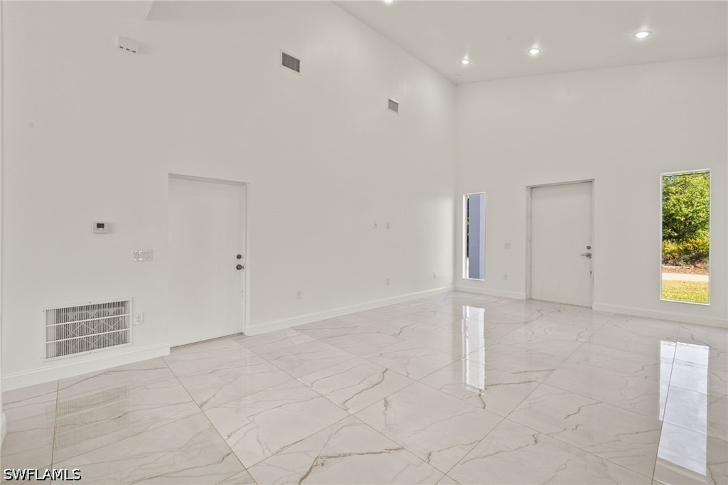 840 Carpenter Street E - Photo 1