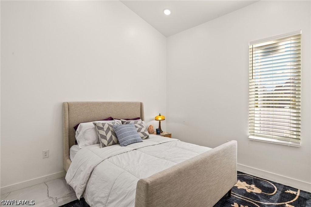 840 Carpenter Street E - Photo 5