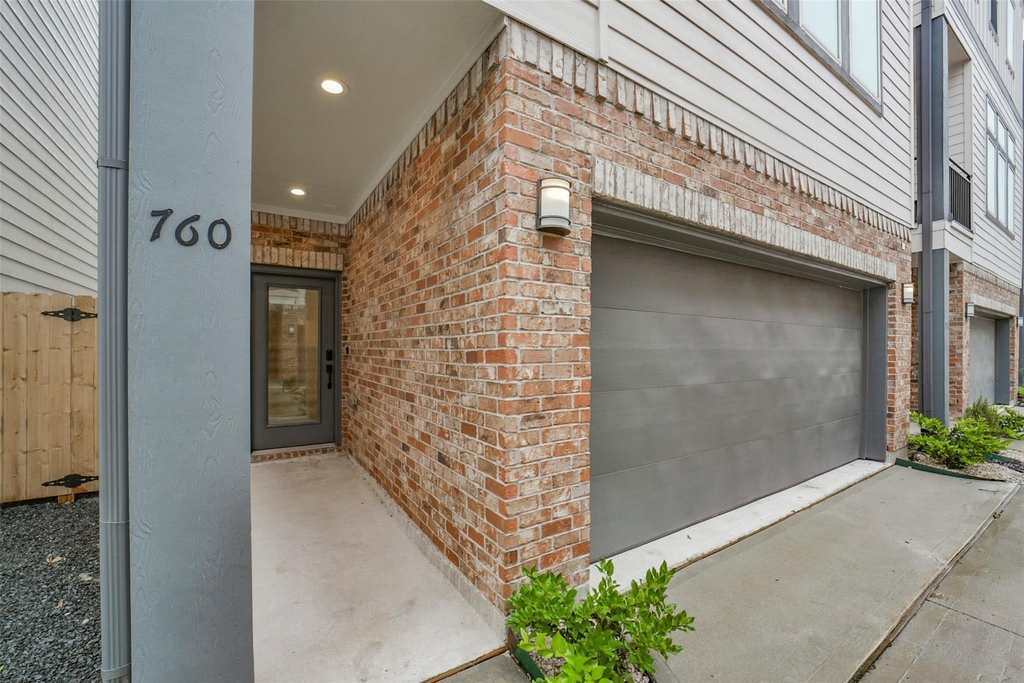 760 W Donovan Street - Photo 2