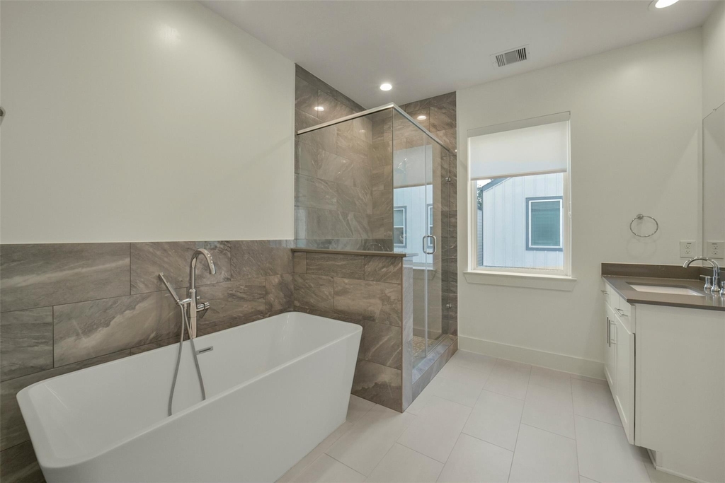 760 W Donovan Street - Photo 19