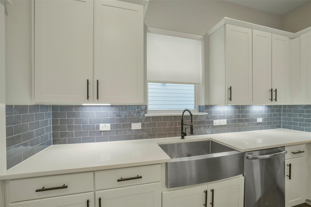 760 W Donovan Street - Photo 10