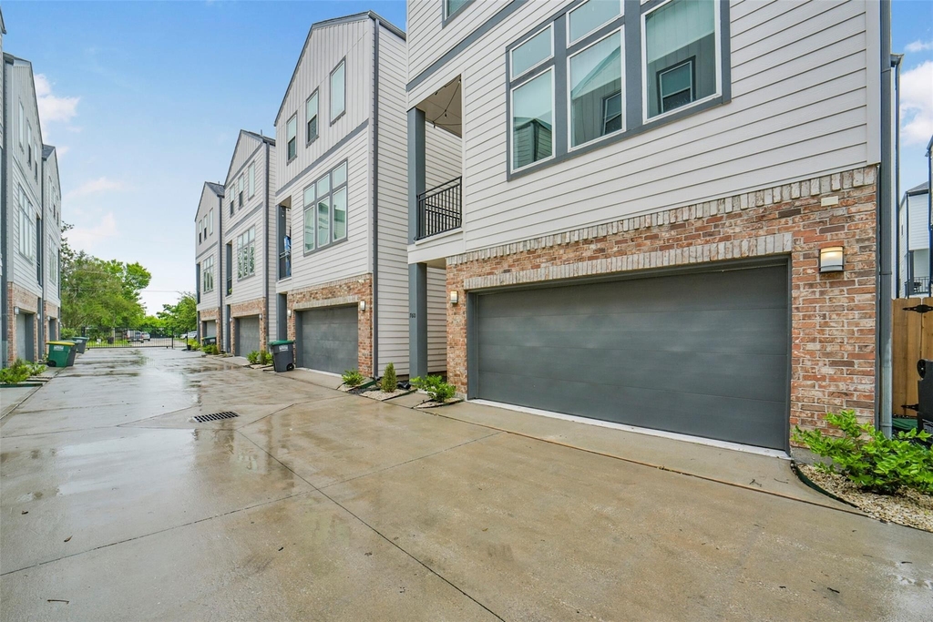 760 W Donovan Street - Photo 1