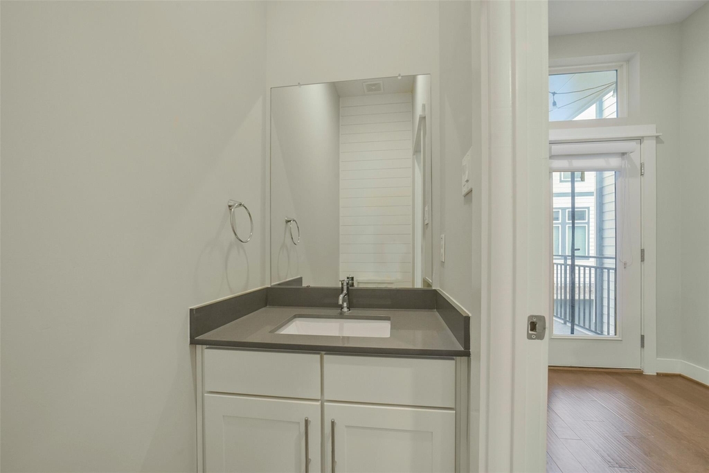 760 W Donovan Street - Photo 15