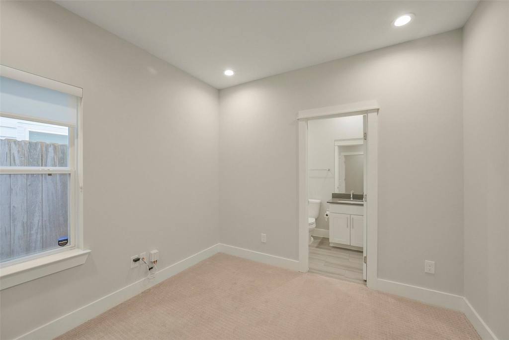 760 W Donovan Street - Photo 4