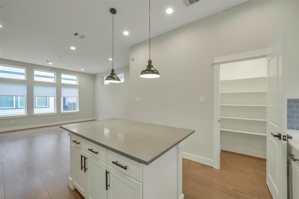 760 W Donovan Street - Photo 12