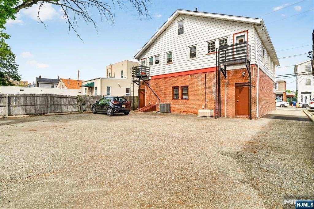 825 Main - Photo 47