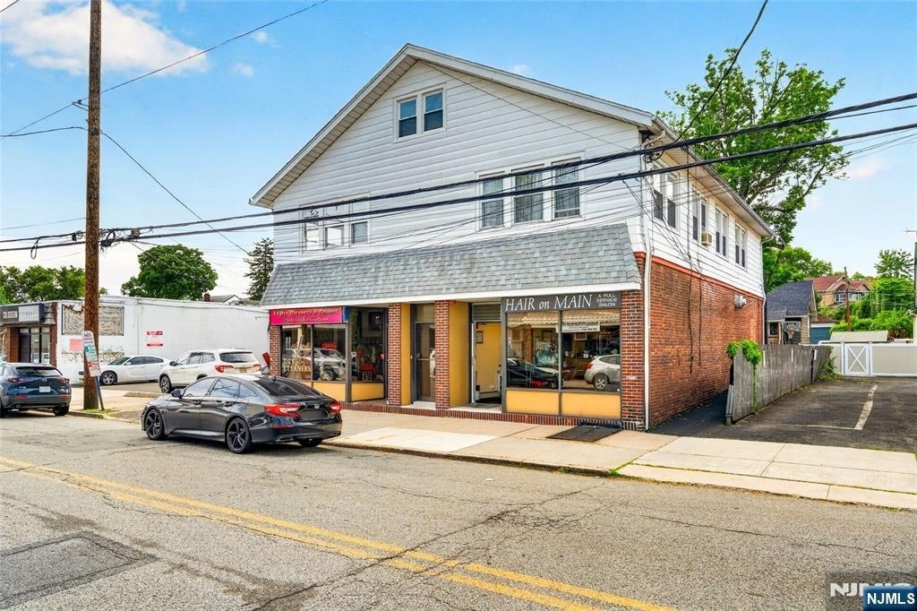 825 Main - Photo 1