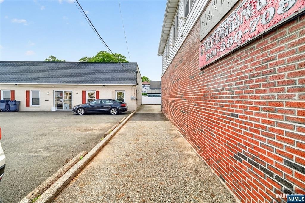 825 Main - Photo 45