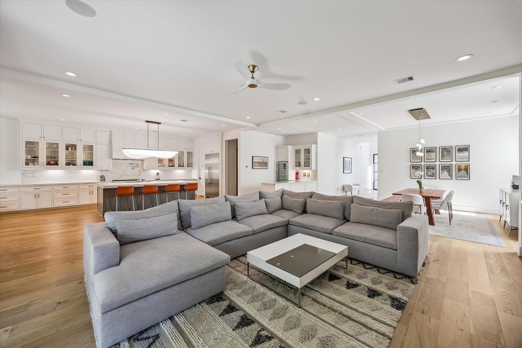 3020 University Boulevard - Photo 3
