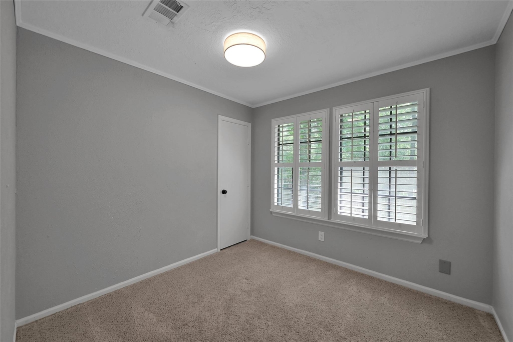 14 E Wandering Oak Drive - Photo 16