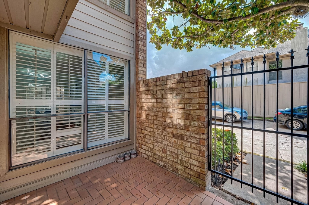1908 Augusta Drive - Photo 3