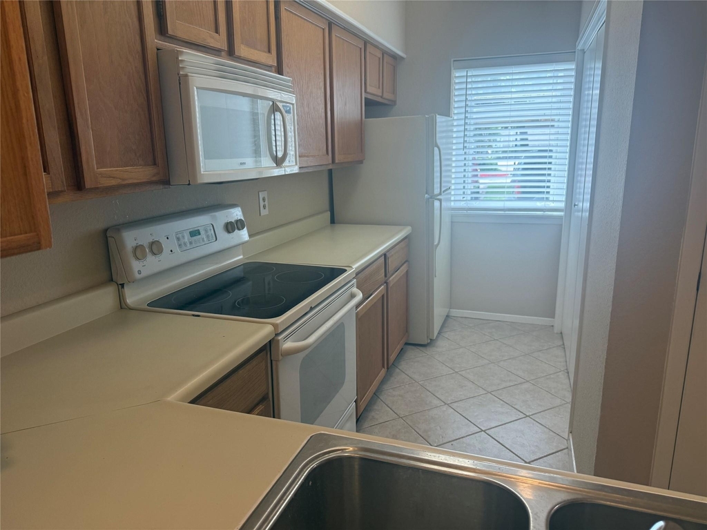 7589 Cambridge Street - Photo 4