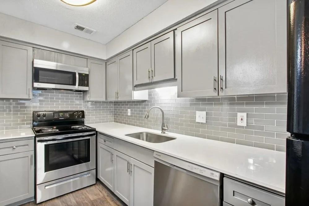 4401 Glenview Court - Photo 0