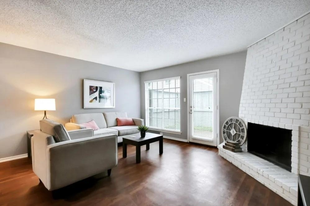 4401 Glenview Court - Photo 2