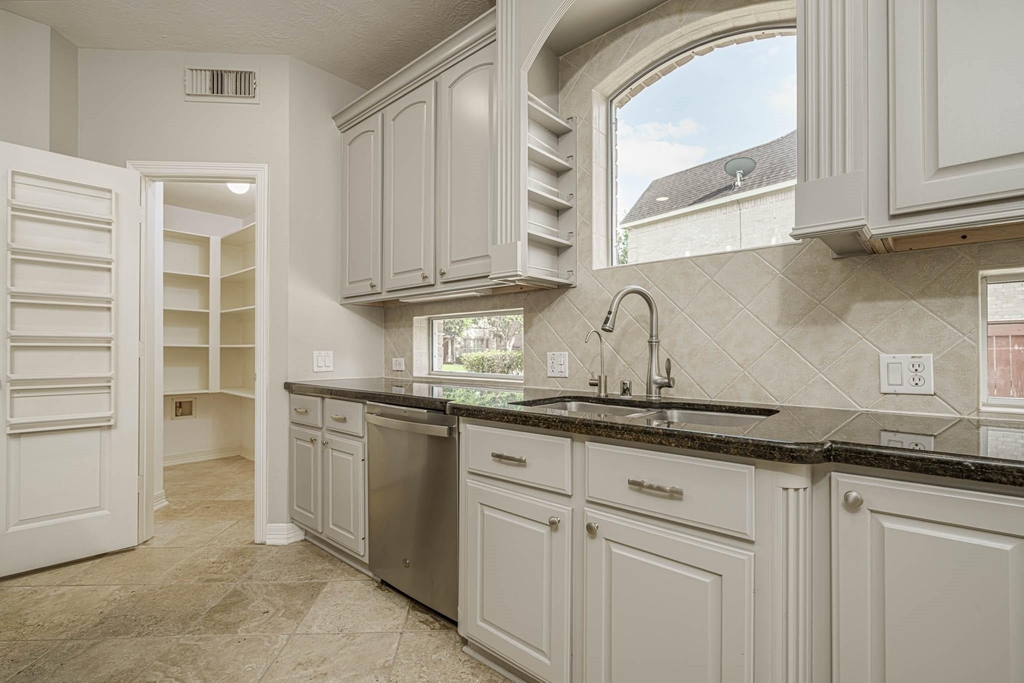 6331 Collina Springs Court - Photo 5