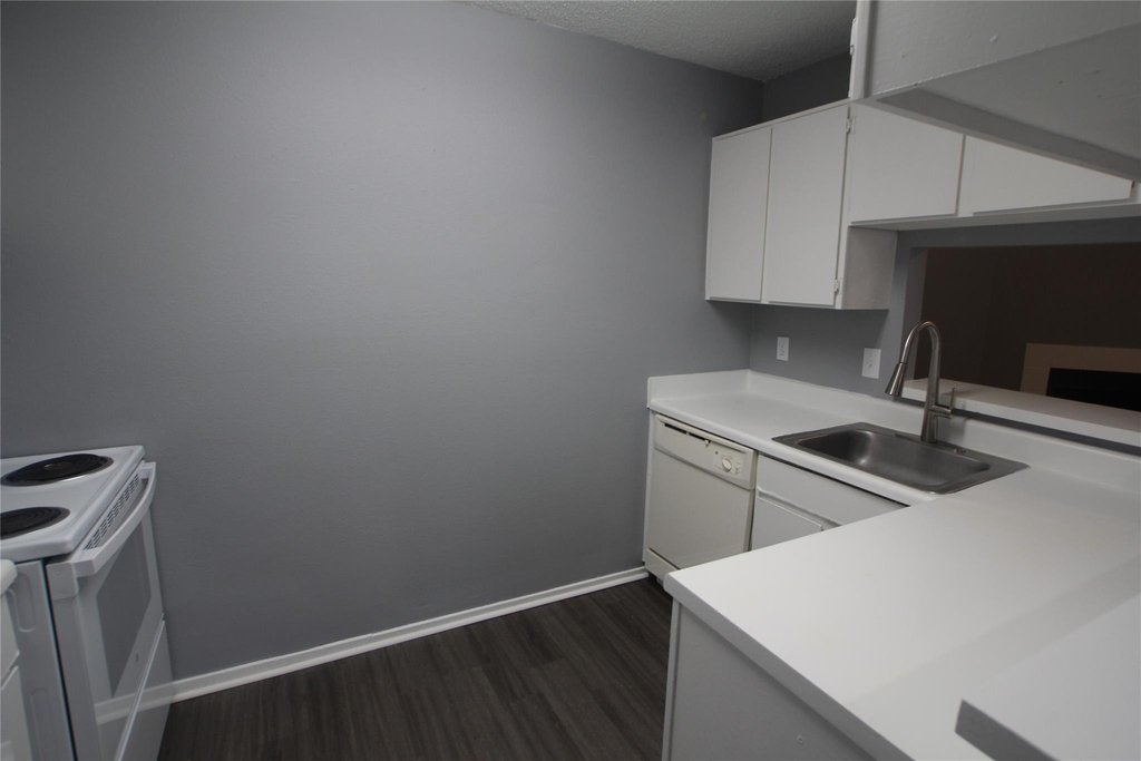 5423 Farley Drive - Photo 2