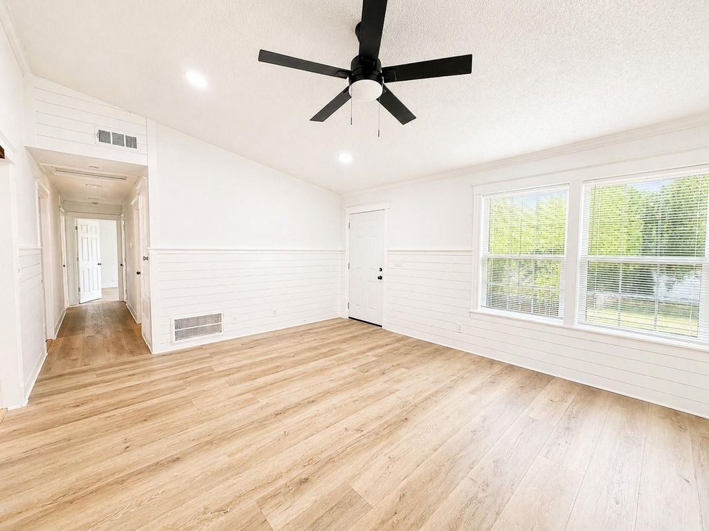 7 Carol Court - Photo 0