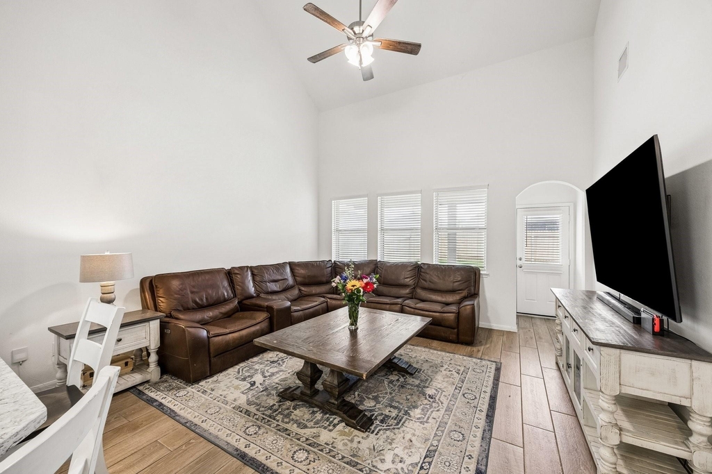 1189 Bluebonnet Trail - Photo 2