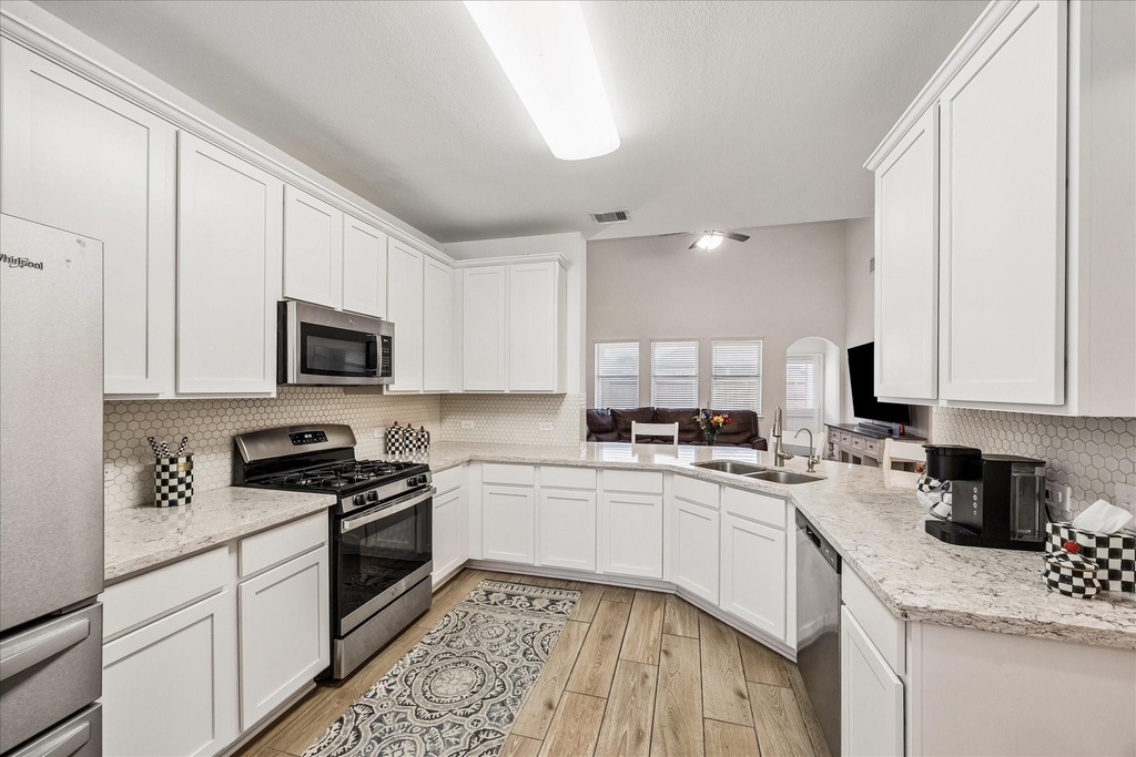 1189 Bluebonnet Trail - Photo 5
