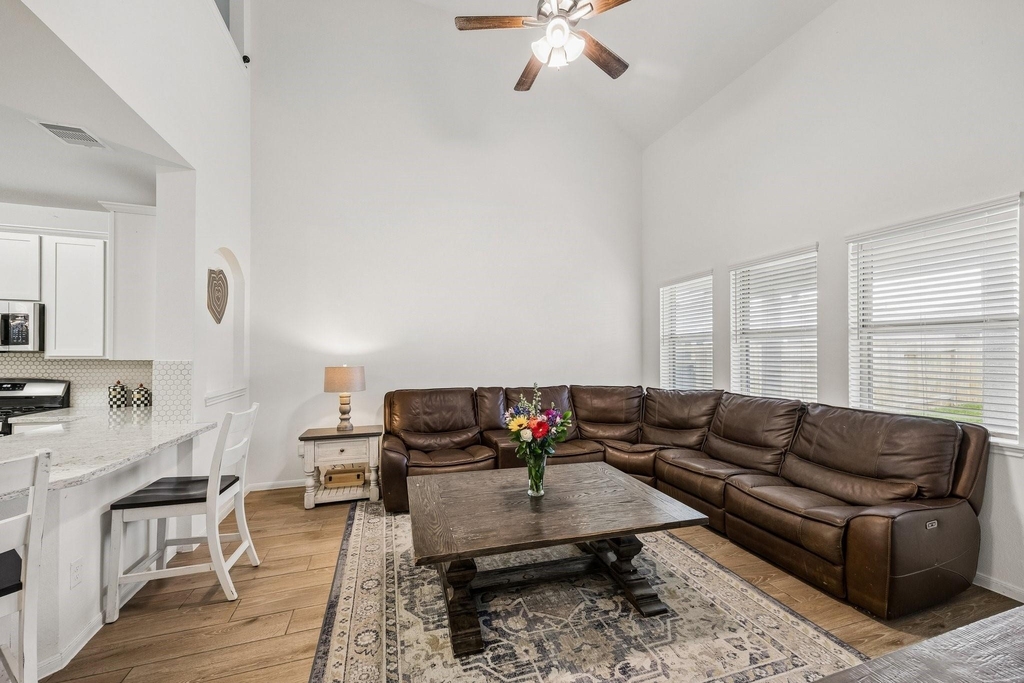 1189 Bluebonnet Trail - Photo 3