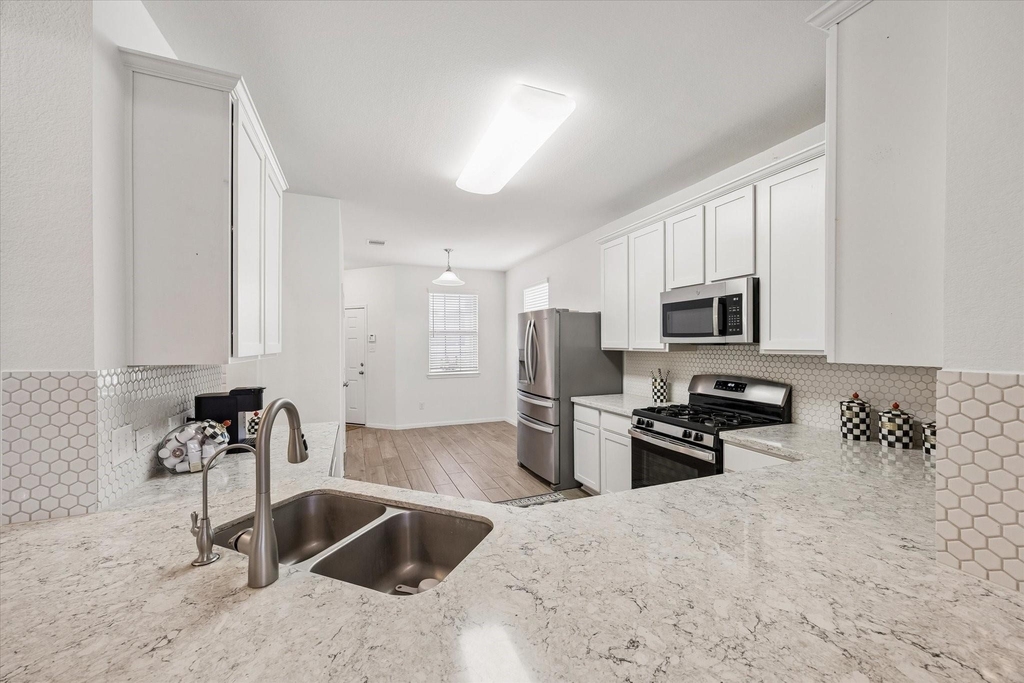 1189 Bluebonnet Trail - Photo 6