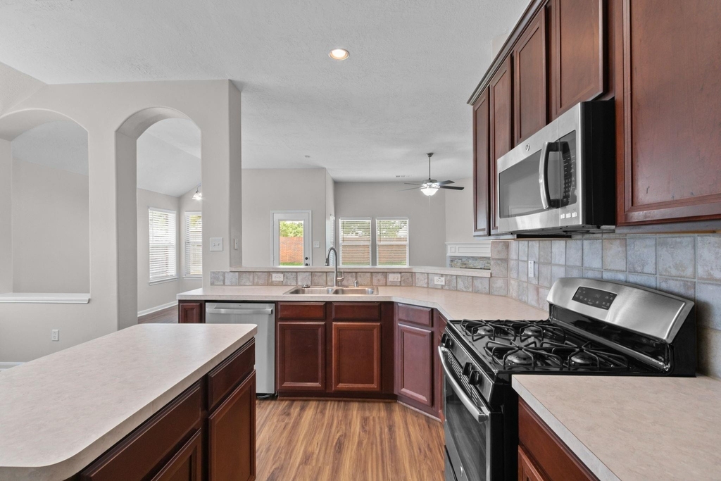 19830 Sternwood Manor Drive - Photo 14