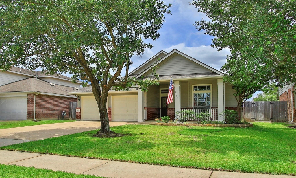 19830 Sternwood Manor Drive - Photo 2
