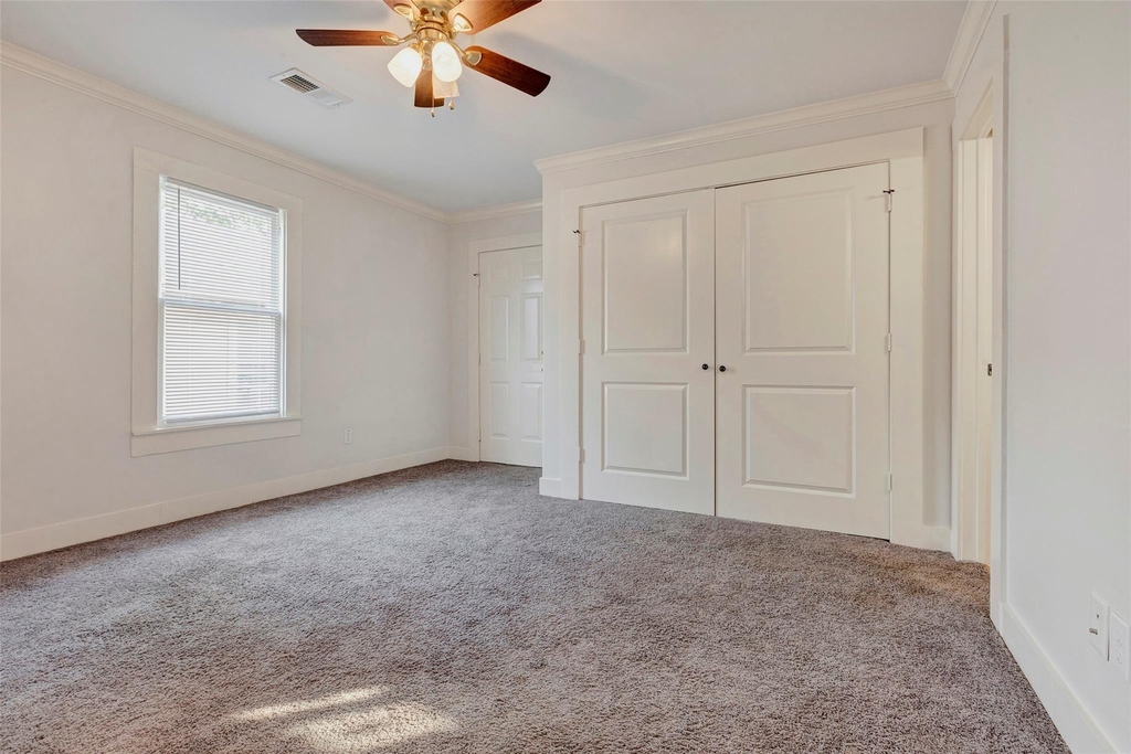 404 E 29th Street - Photo 8