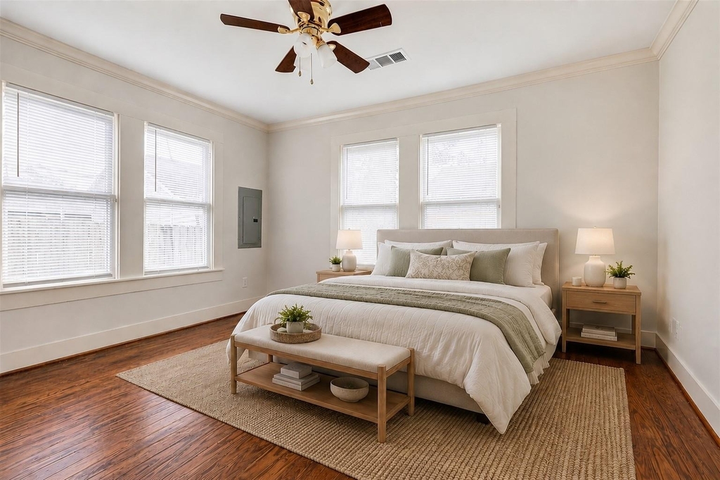 404 E 29th Street - Photo 2