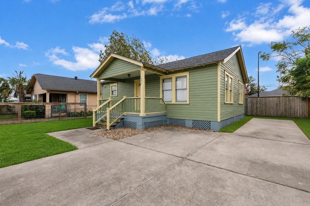 404 E 29th Street - Photo 1
