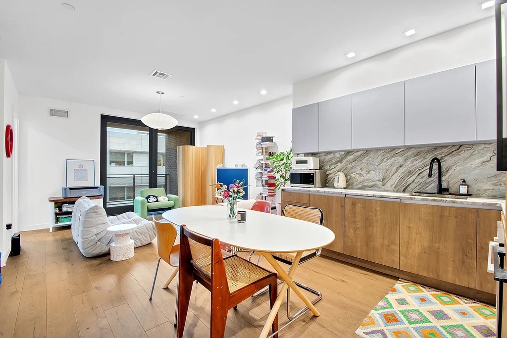 44 Box Street - Photo 3