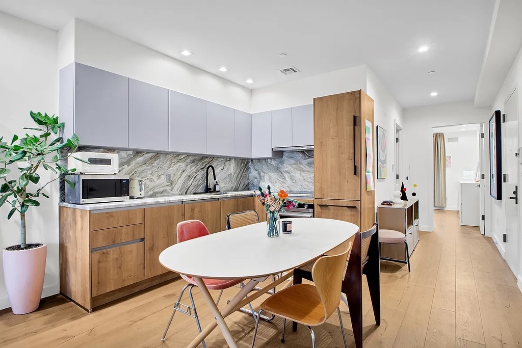 44 Box Street - Photo 2