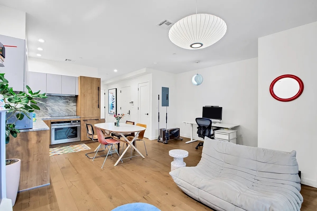 44 Box Street - Photo 1