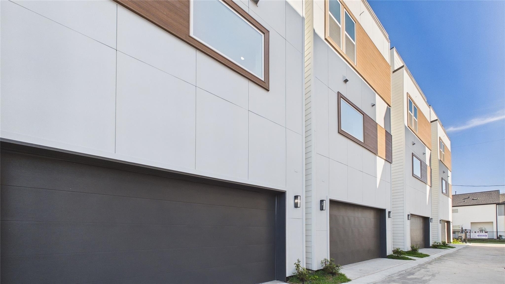 2421 Harrington Street - Photo 4