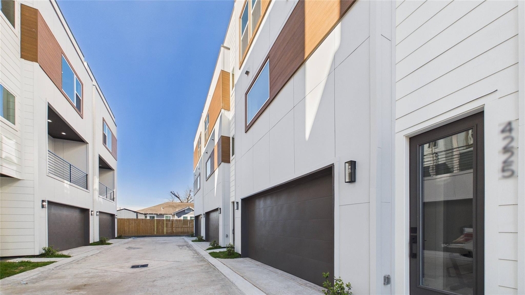 2421 Harrington Street - Photo 0