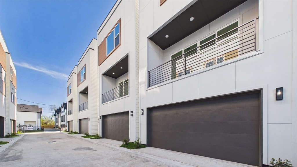 2421 Harrington Street - Photo 5