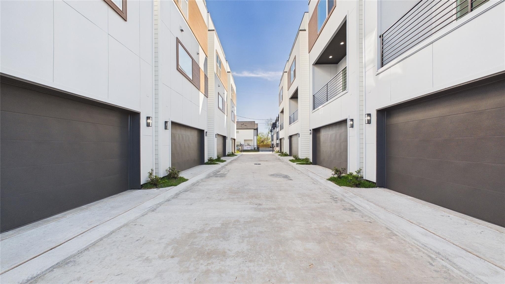 2421 Harrington Street - Photo 3
