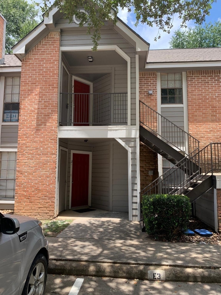 2401 Sycamore Avenue - Photo 0