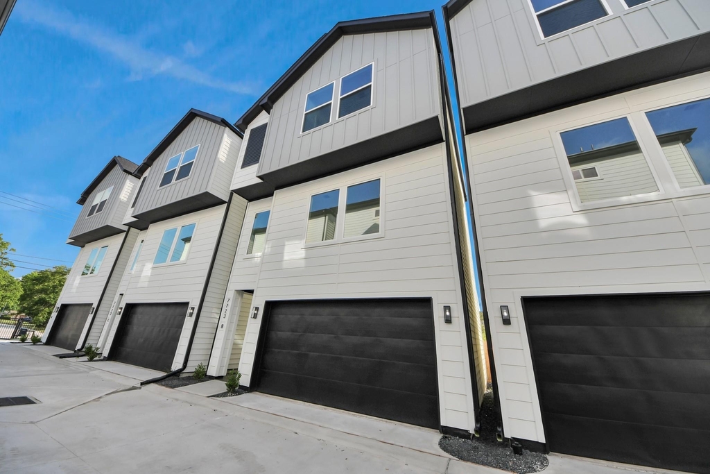 7723 Hammerly Boulevard - Photo 1