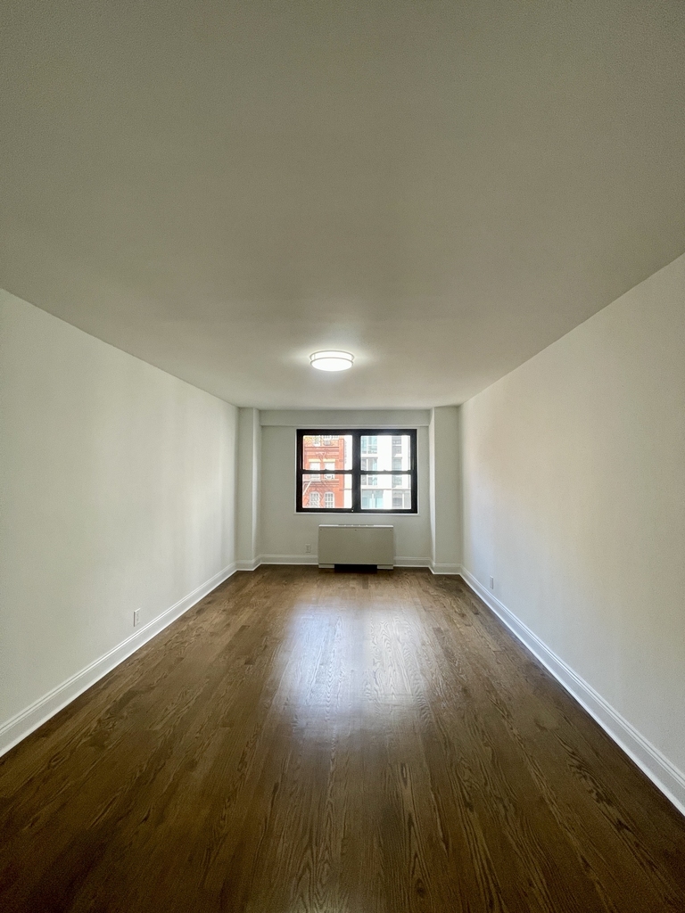 400 East 89th Street, 6J - Photo 5