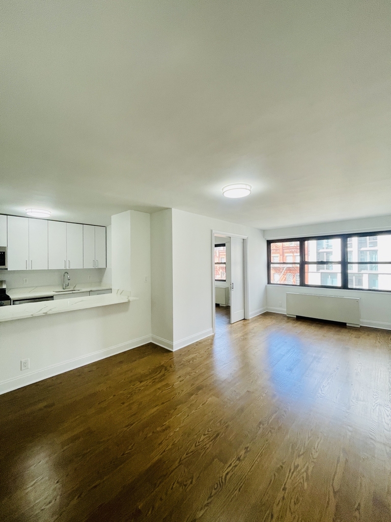 400 East 89th Street, 6J - Photo 1
