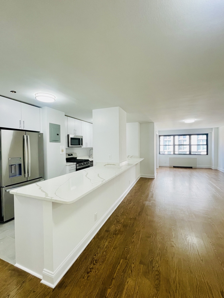 400 East 89th Street, 6J - Photo 0