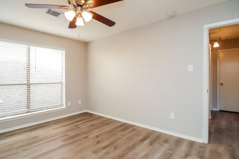 5014 Meadow Crest Street - Photo 8