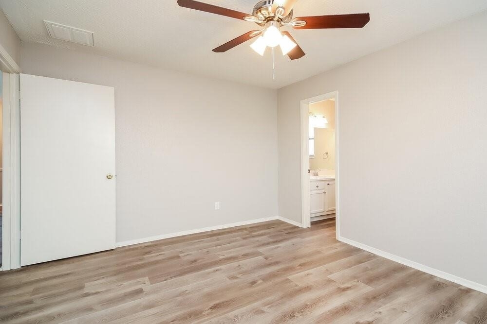 5014 Meadow Crest Street - Photo 6