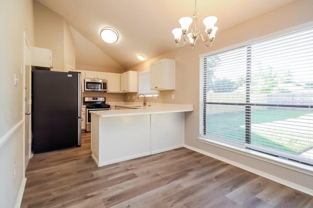 5014 Meadow Crest Street - Photo 3